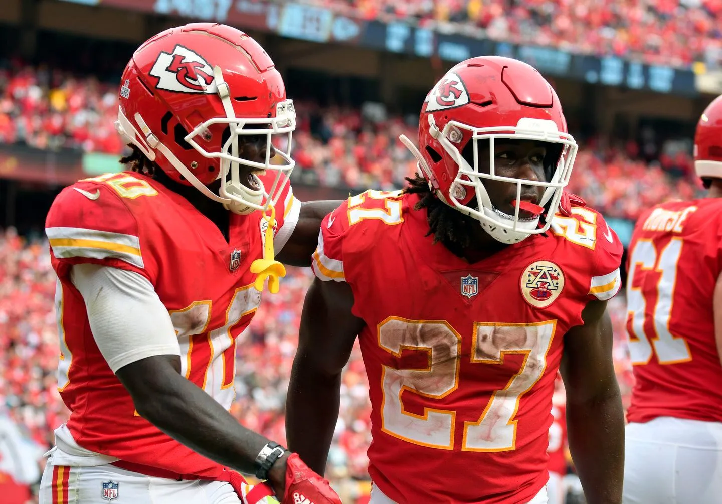 Tyreek Hill’s Reaction to Chiefs’ Kareem Hunt Reunion Attracts Attention on X