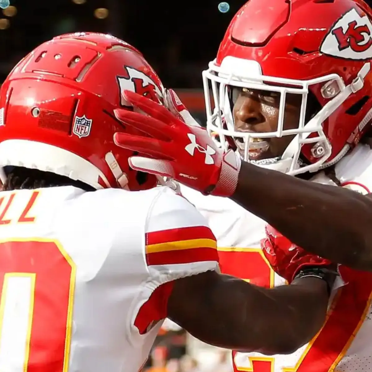 Tyreek Hill’s Reaction to Chiefs’ Kareem Hunt Reunion Attracts Attention on X