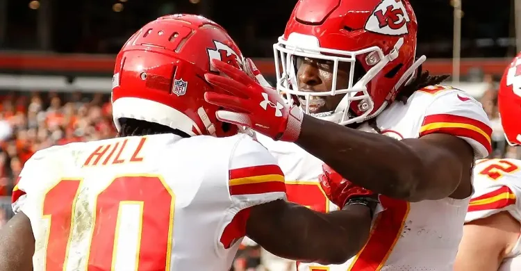 Tyreek Hill’s Reaction to Chiefs’ Kareem Hunt Reunion Attracts Attention on X