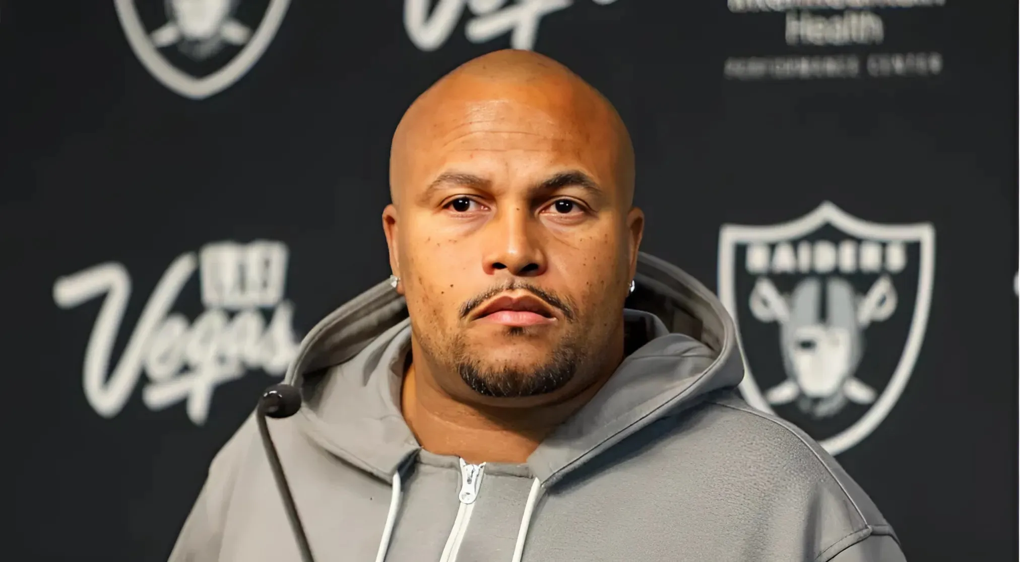 Raiders HC Antonio Pierce Hints Offensive Scheme Change Could Be Coming