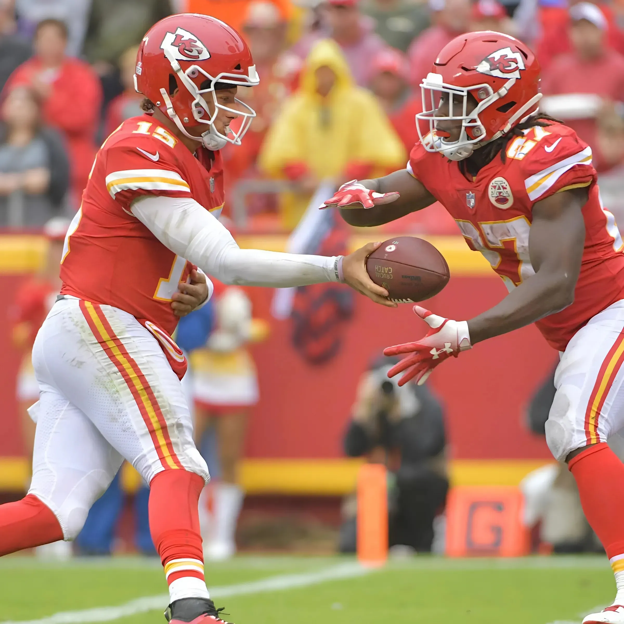 Chiefs’ Patrick Mahomes Discusses Kareem Hunt Friendship & Past ‘Mistakes’