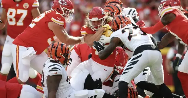 Insider Projects Chiefs ‘Lead Back’ vs Falcons on Sunday Night Football