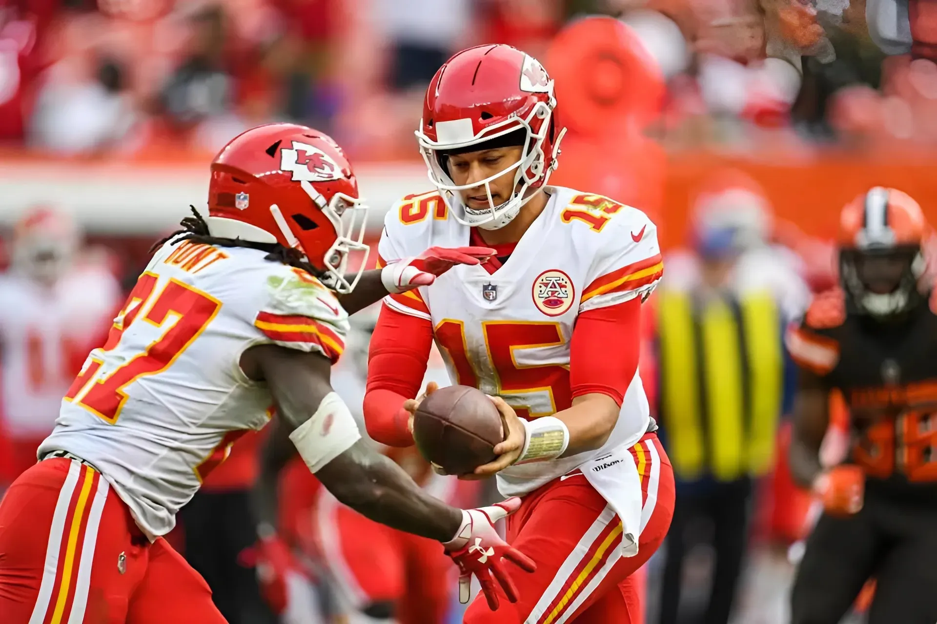 Chiefs’ Patrick Mahomes Discusses Kareem Hunt Friendship & Past ‘Mistakes’