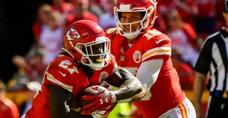 Chiefs’ Patrick Mahomes Discusses Kareem Hunt Friendship & Past ‘Mistakes’