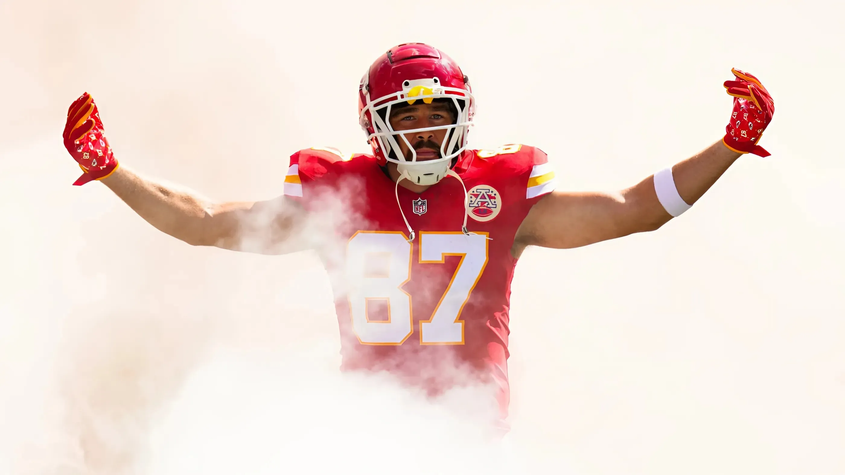 Travis Kelce's has the perfect reaction to Jason Kelce's viral dance video during his return to the Linc