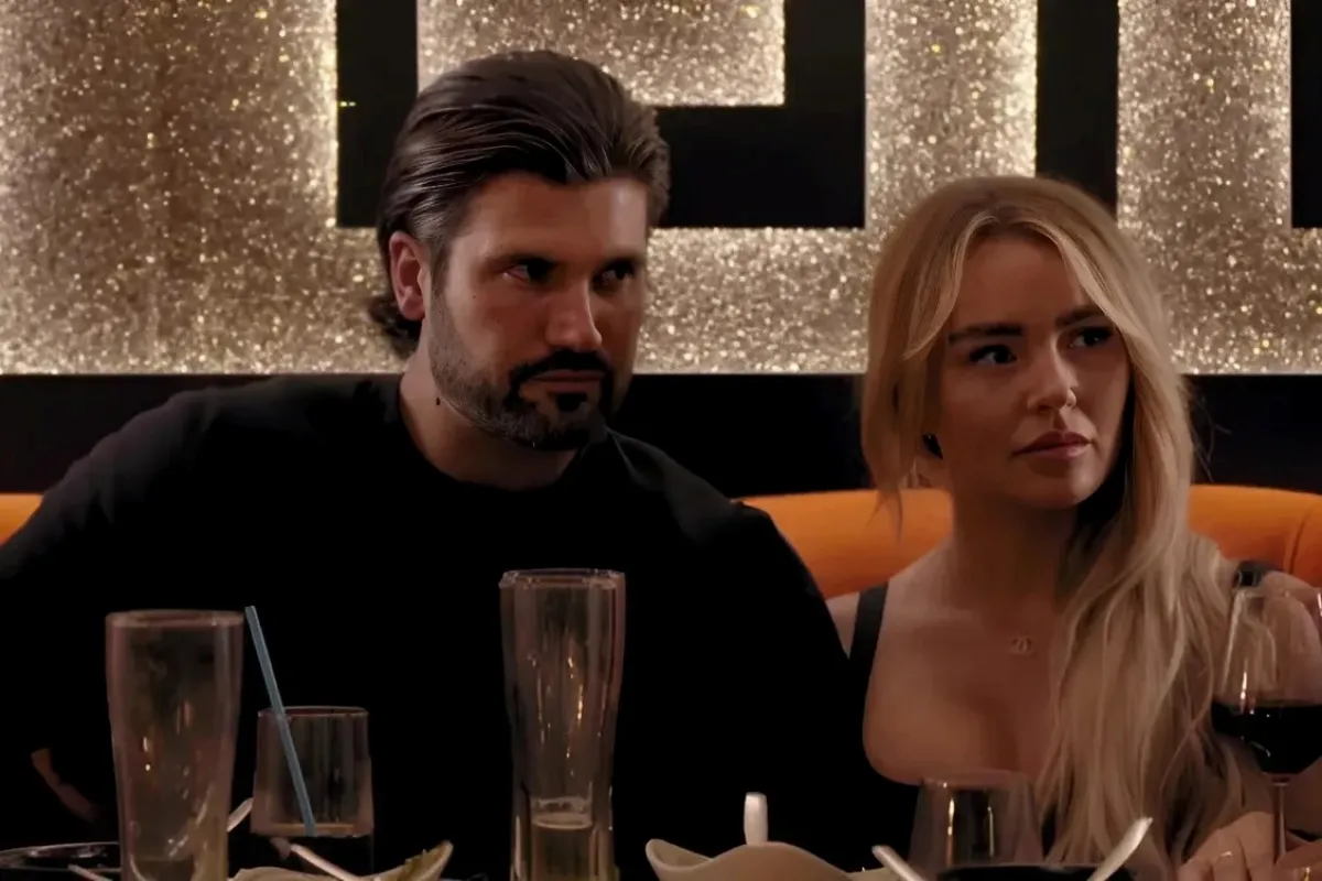 Watch the moment Towie’s Freddie drops shock BOMBSHELL relationship news on cast – leaving them speechless ngocc