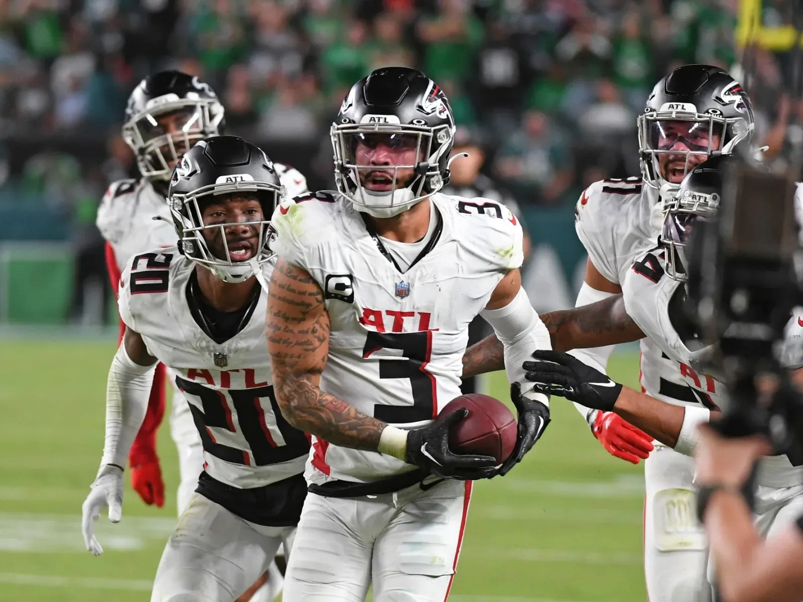 Falcons All-Pro Reveals Trash Talk Strategy vs Chiefs TE Travis Kelce