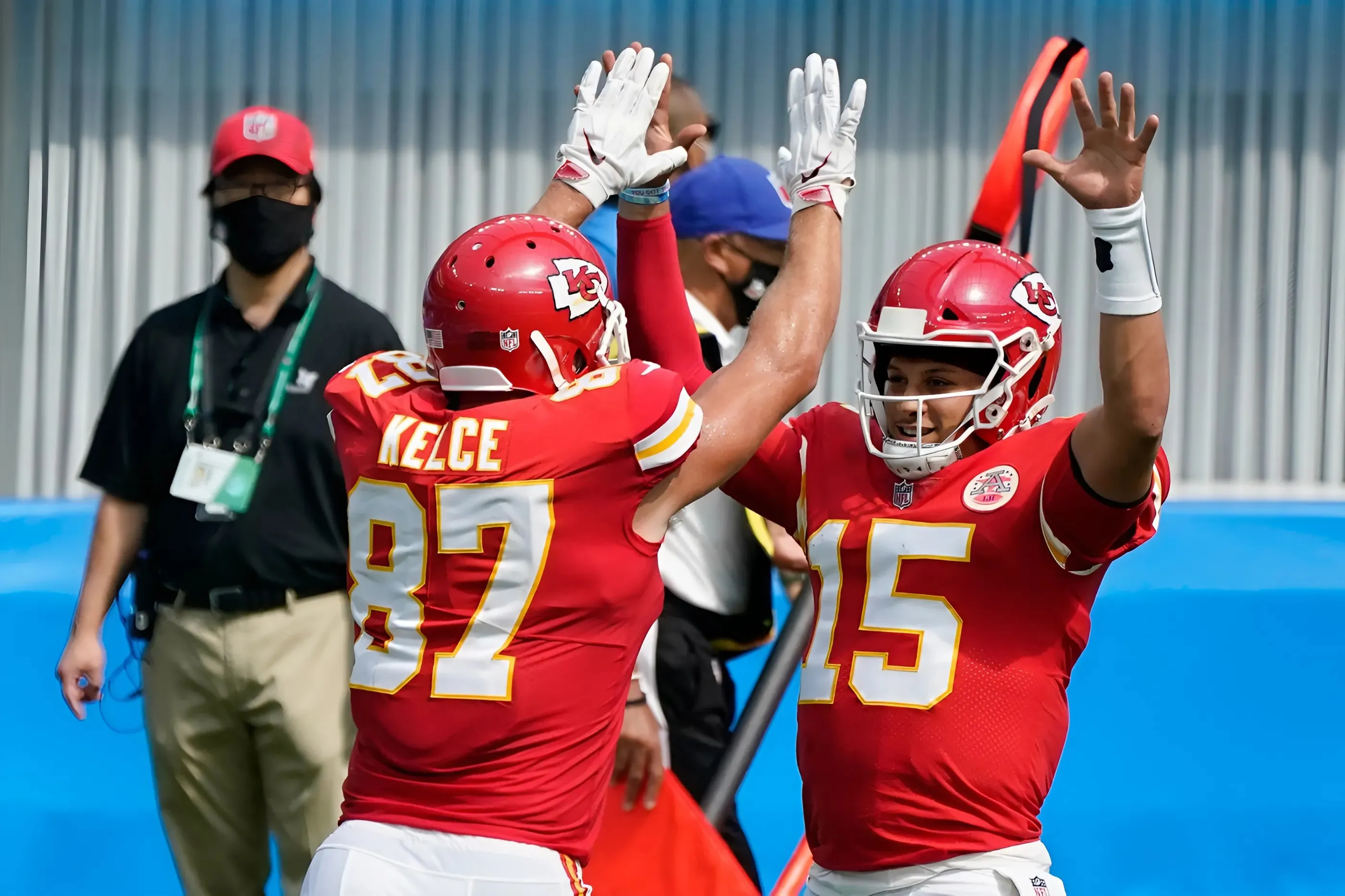 Patrick Mahomes hand 'tik' has teammates hyped as Travis Kelce says it's a game changer for the Chiefs