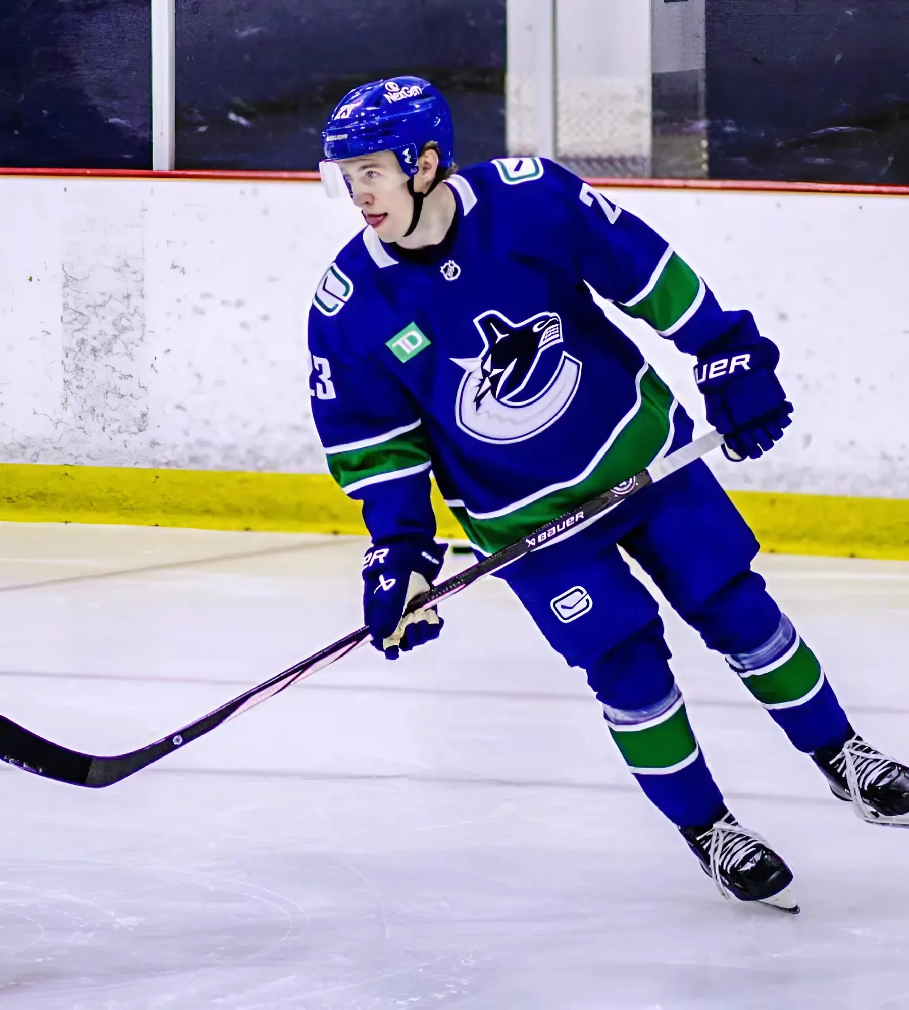 Elias Pettersson praises his young linemate Jonathan Lekkerimaki