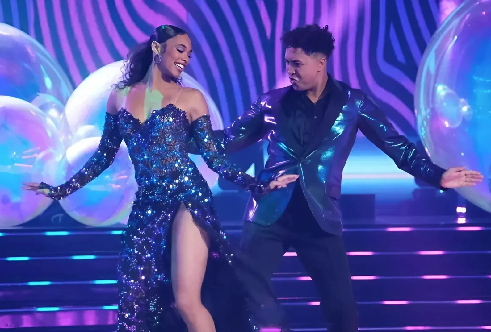 'Dancing with the Stars' recap: Chandler Kinney tangoes to top spot trucc