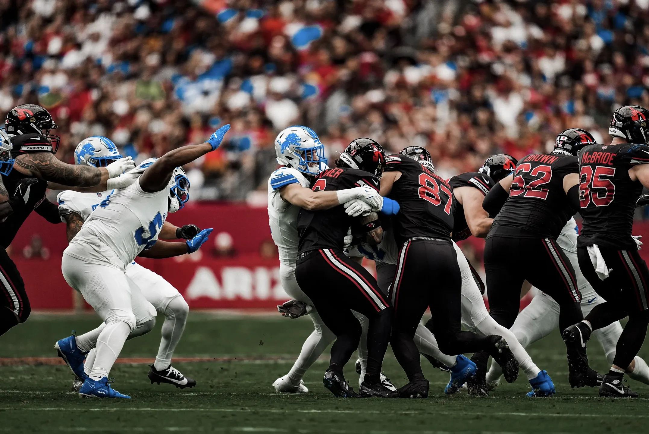 Lions' Sam LaPorta carted off after crazy Detriot hook-and-ladder touchdown