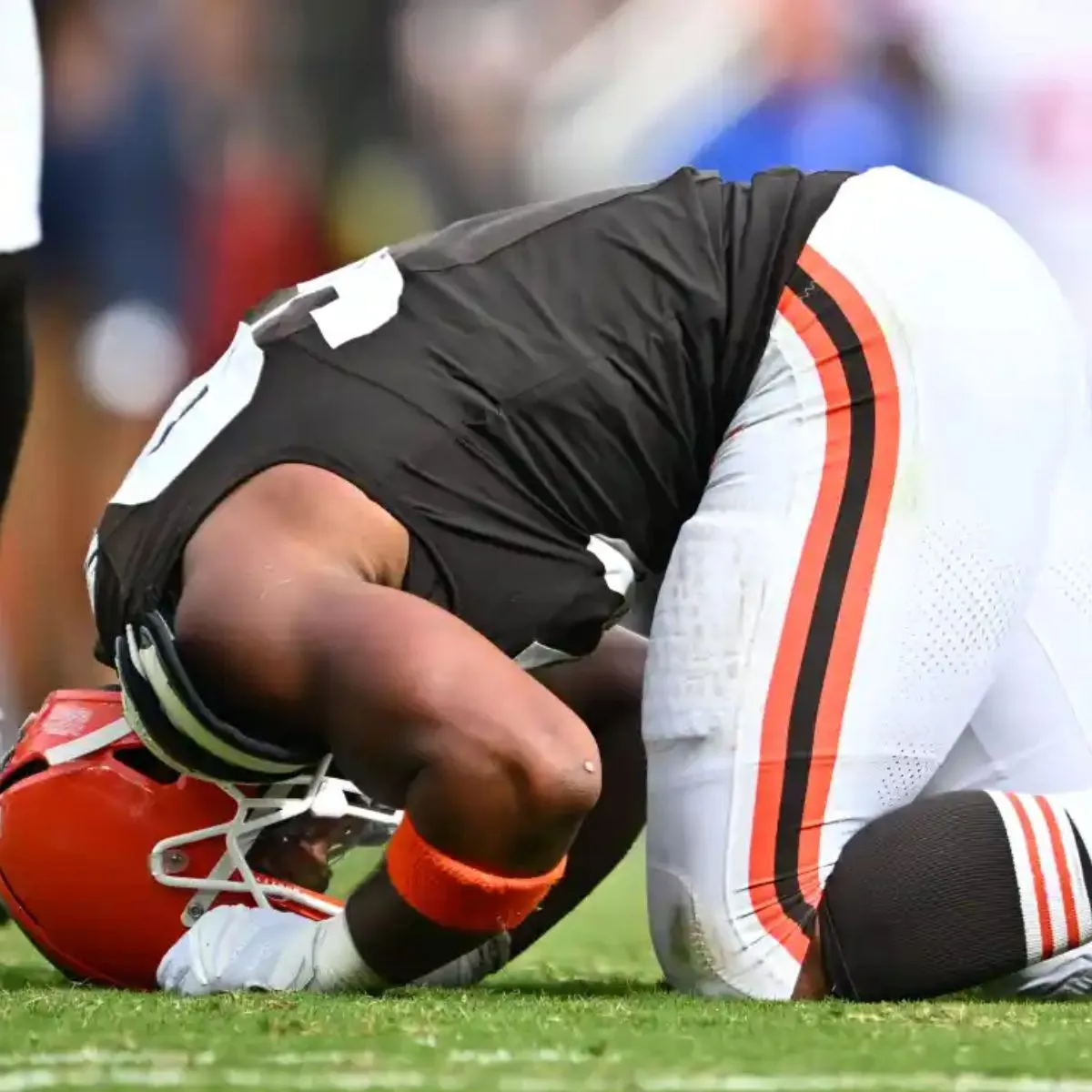 Browns Get Concerning Update on DE Myles Garrett’s Injury