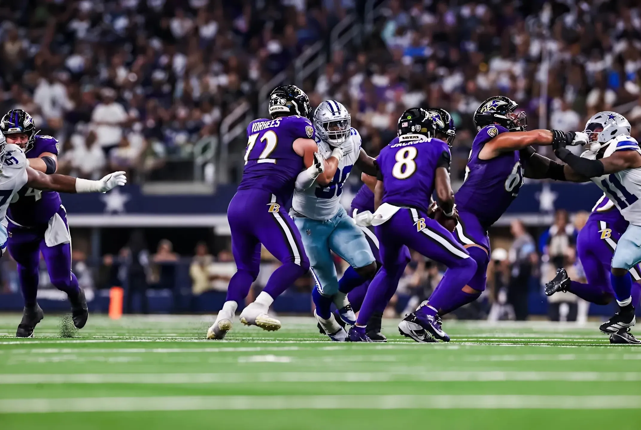 Micah Parsons gets into shouting match with DeMarcus Lawrence, calls out defense after Ravens loss