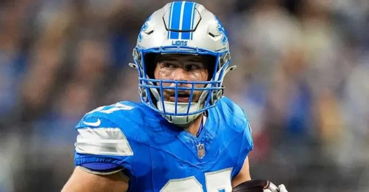 Detroit Lions Star Offensive Weapon Carted to Locker Room After Gruesome Injury