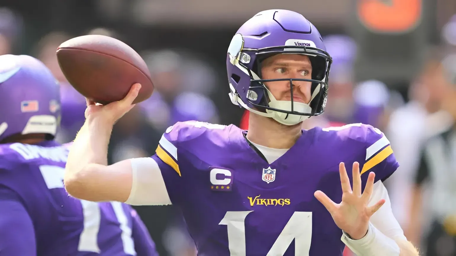 Vikings' Sam Darnold to undergo MRI for knee injury suffered in Week 3 win vs. Texans, per report