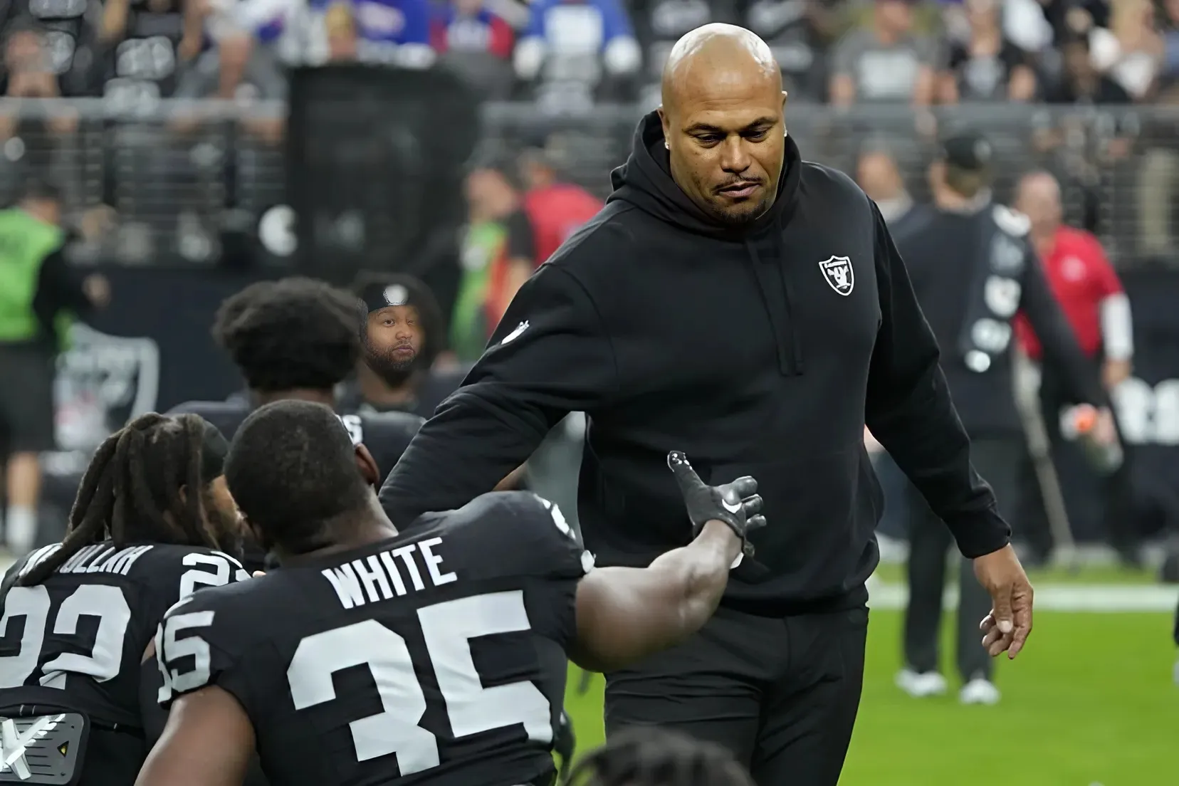 Raiders' Antonio Pierce After Loss: 'We've Got to Do Something to Fix It'