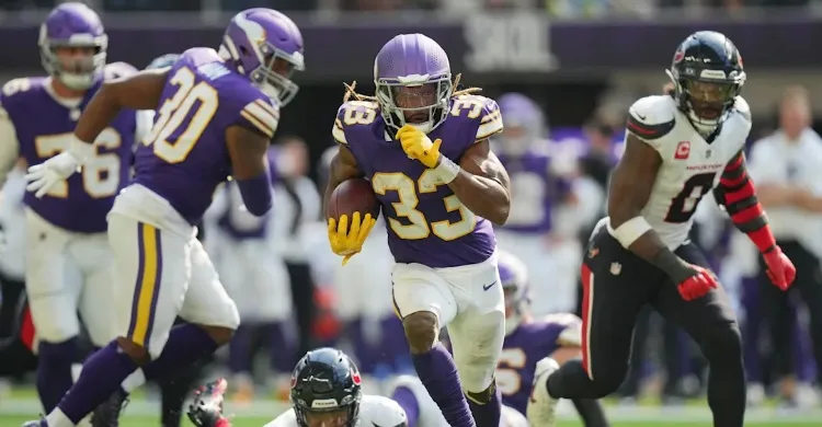 Aaron Jones takes a cheap shot at Packers after Vikings blowout win over Texans