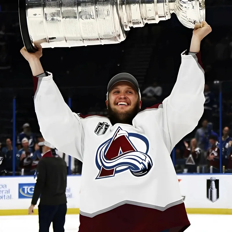 Avalanche sign Logan O’Connor to six-year, $15 million contract extension