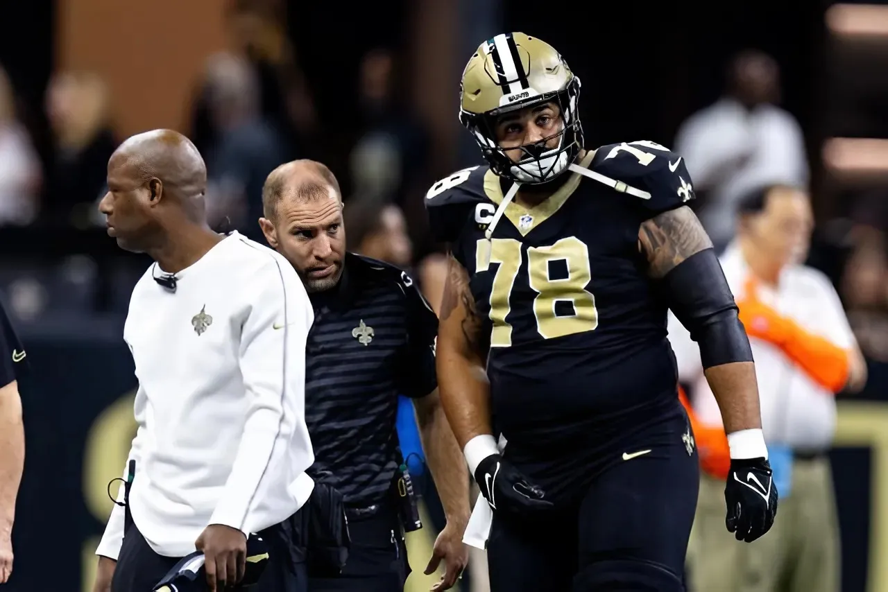 Saints quarterback Derek Carr's Pro Bowl protector to get surgery for groin injury