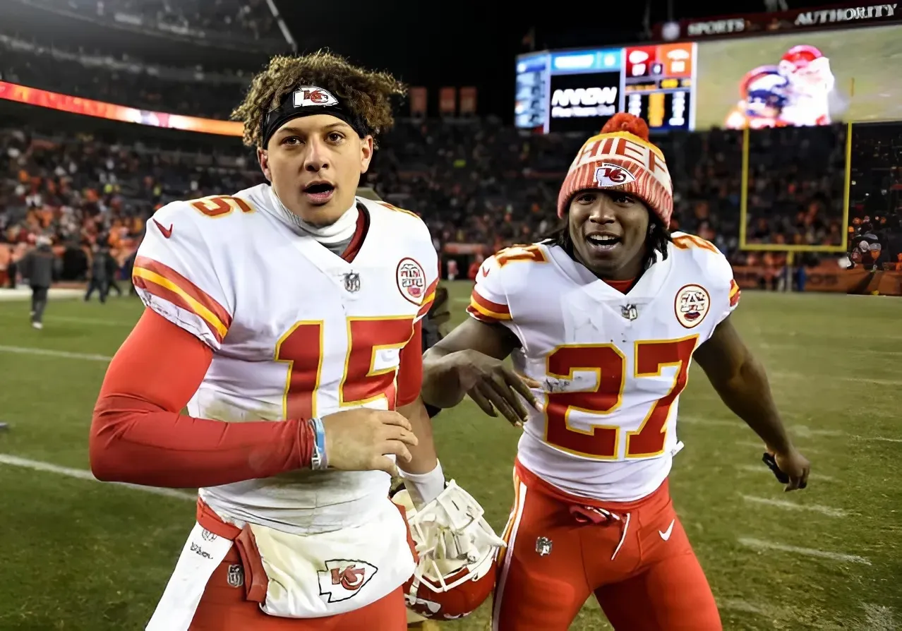 Chiefs Waive RB to Make Room for Kareem Hunt on Active Roster: Report