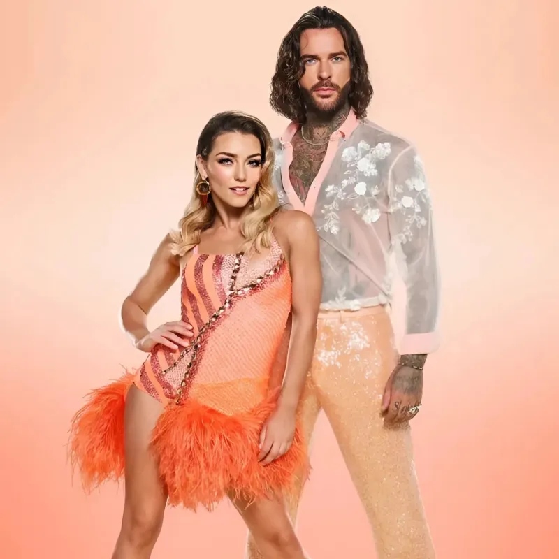 ‘He’s SO in love’ say Strictly fans as Pete Wicks can’t take his eyes off pro partner in new video ngocc