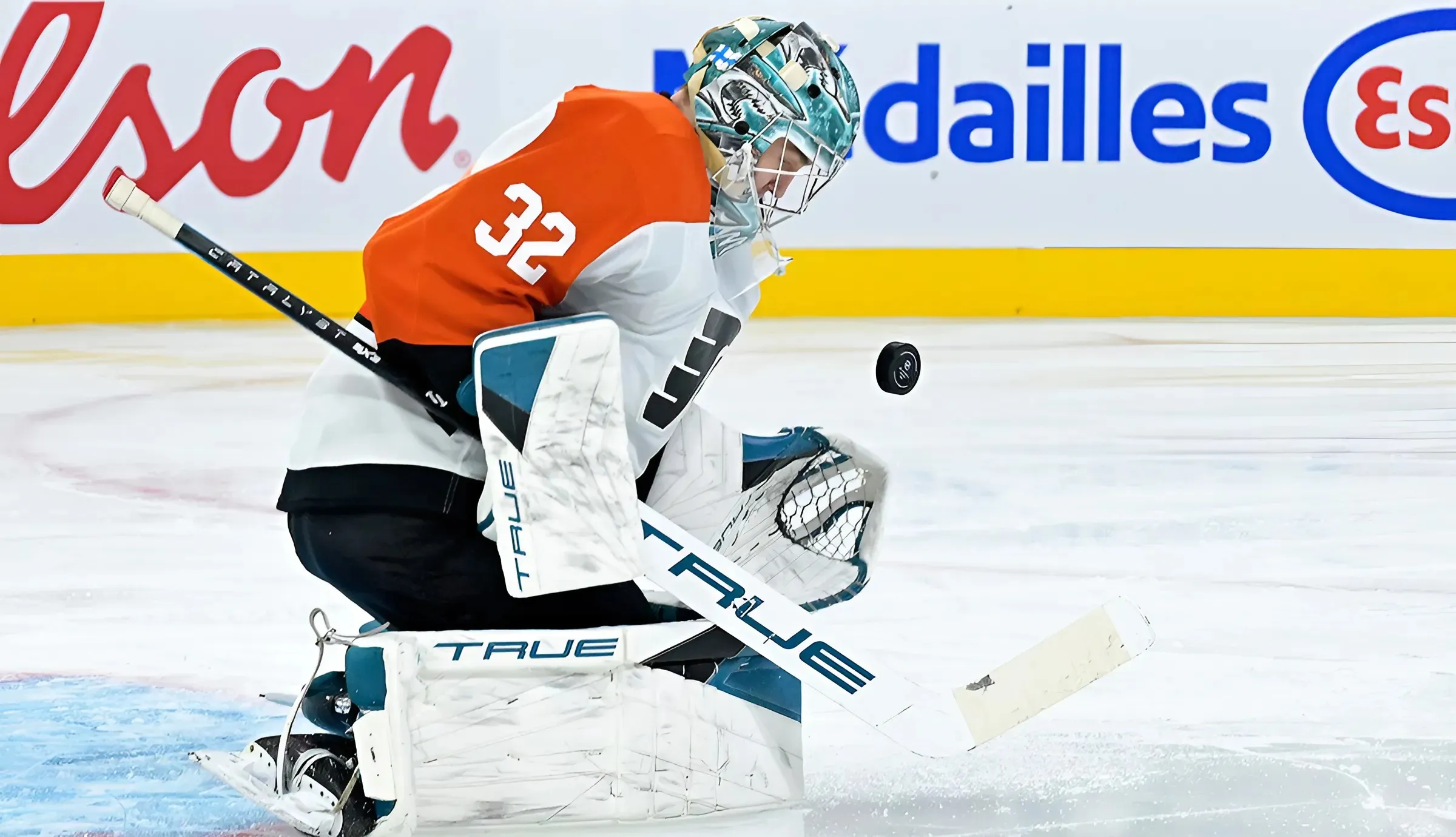 Flyers sign goalie, make first round of roster cuts