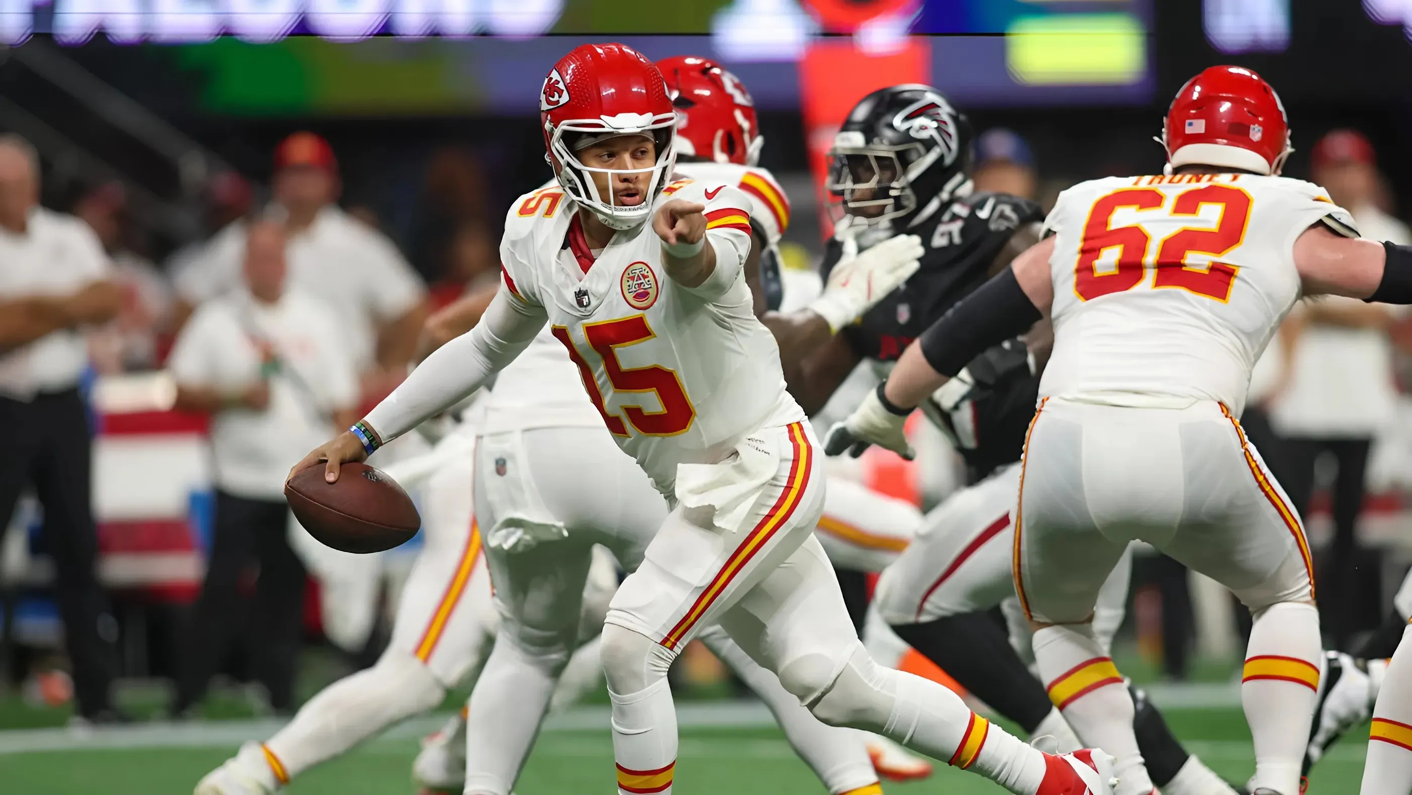 Chiefs Reunite With Shocking Pass-Catcher Ahead of Week 4 Chargers Showdown