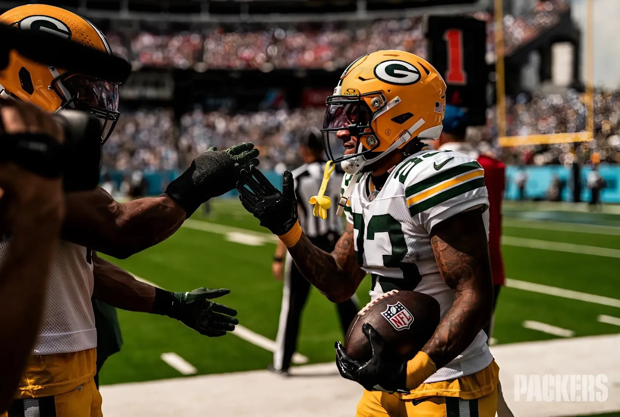 Packers CB Jaire Alexander Catches Stray From Vikings WR Justin Jefferson