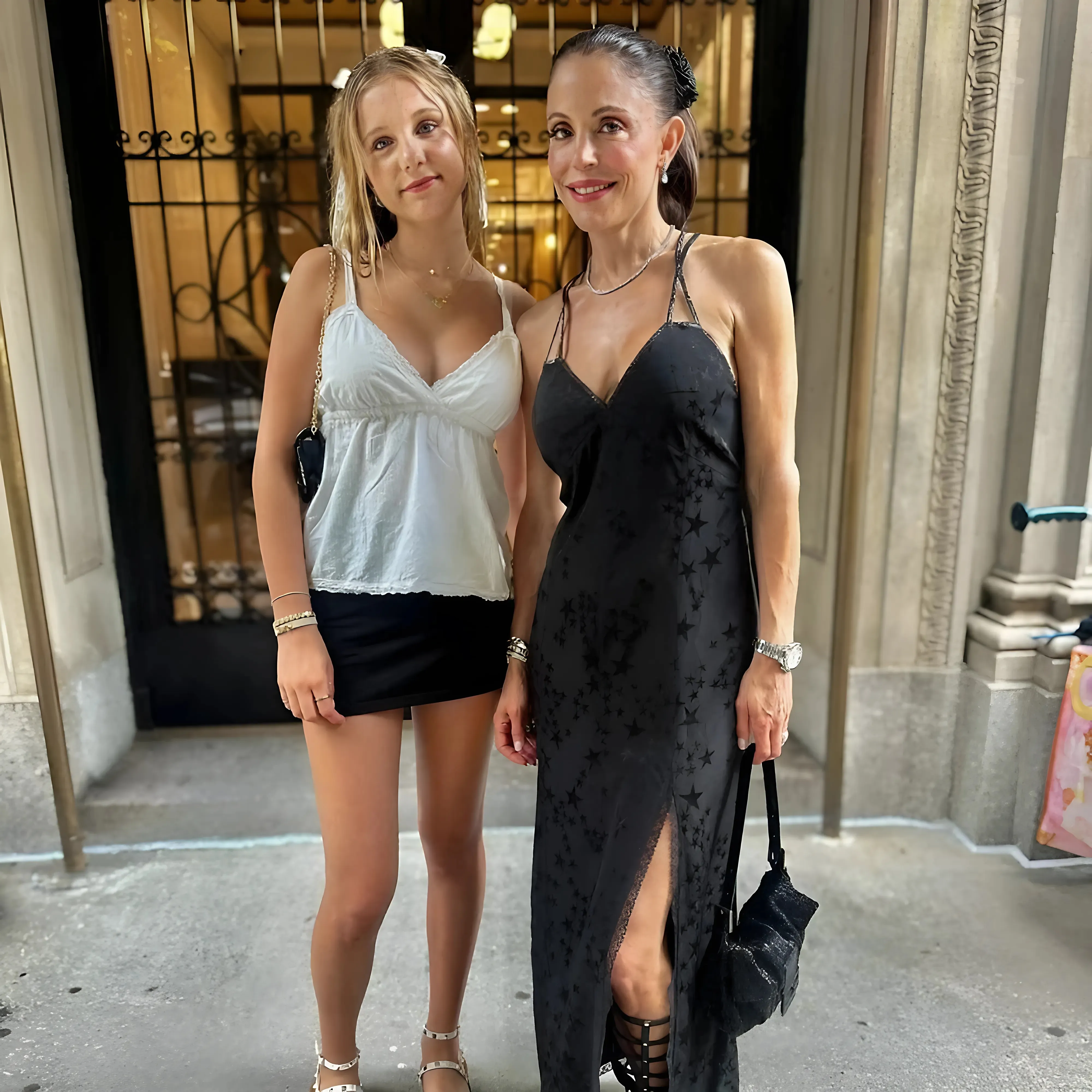 PHOTOS: Bethenny Frankel Sparks Controversy as Daughter Bryn's Fashion Week Outfit Is Criticized as 'Offensive' for Brand Misuse - suong