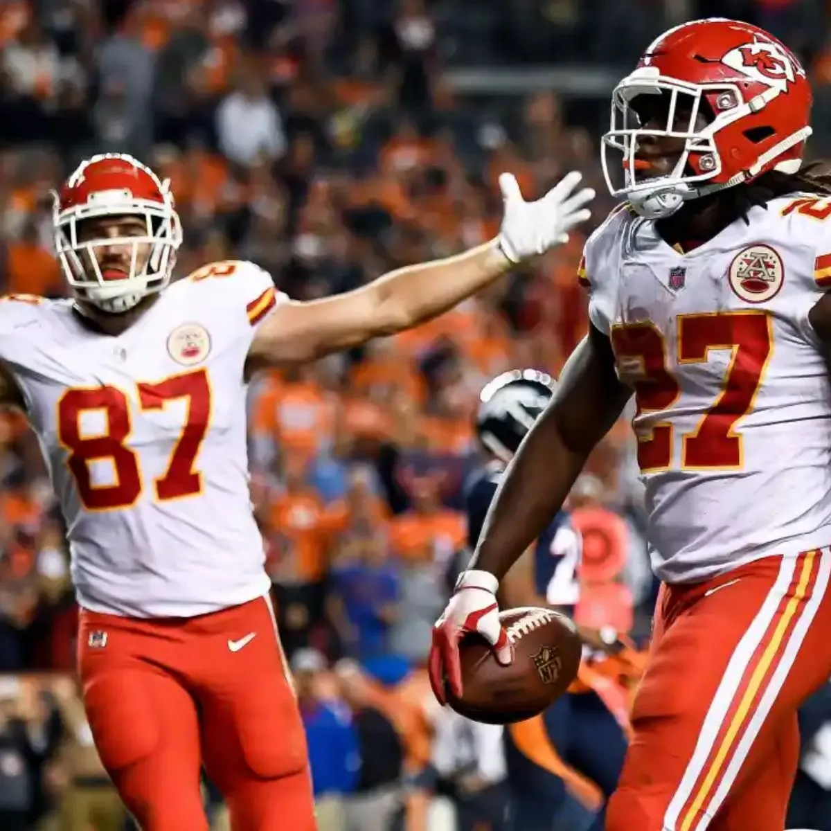 Chiefs’ Travis Kelce Speaks Up for Kareem Hunt Amid KC Return