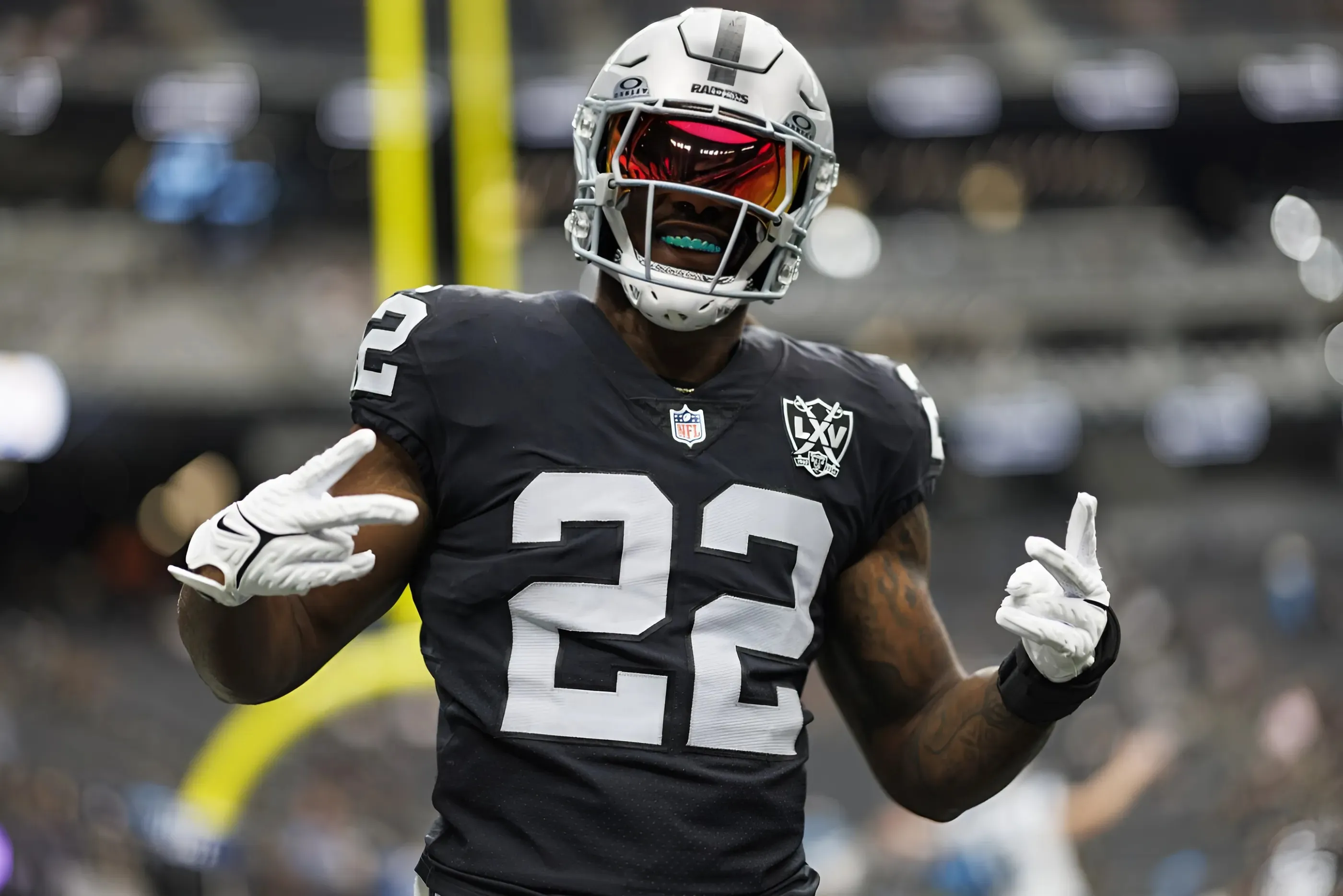 Raiders Running Back Named NFLPA Week 4 Community MVP