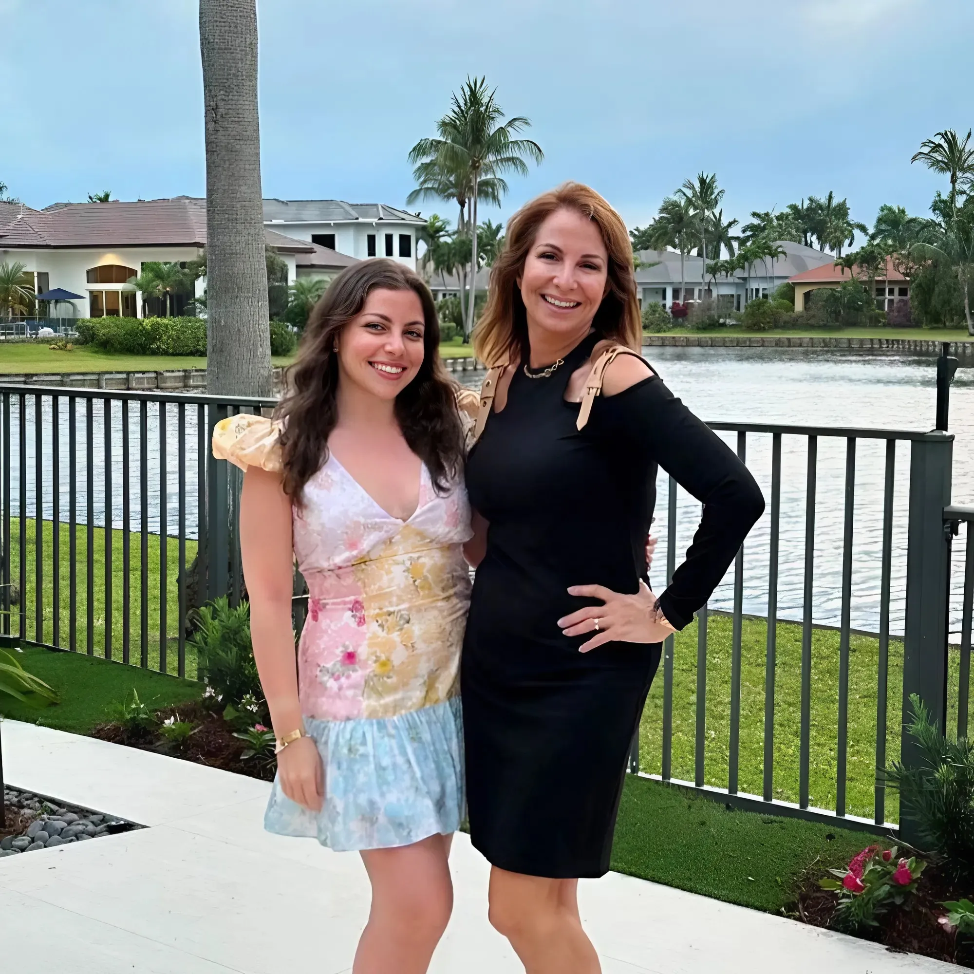 PHOTO: Jill Zarin is Accused of Making Daughter Ally’s Engagement “About Herself” After Wearing Strikingly Similar Dress to the Event as Fans React, See Pic - suong