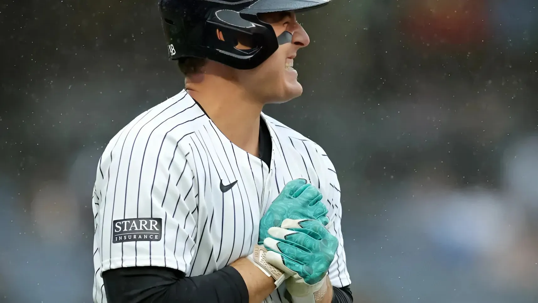 Yankees’ starting first baseman fractures two fingers in loss to Pirates