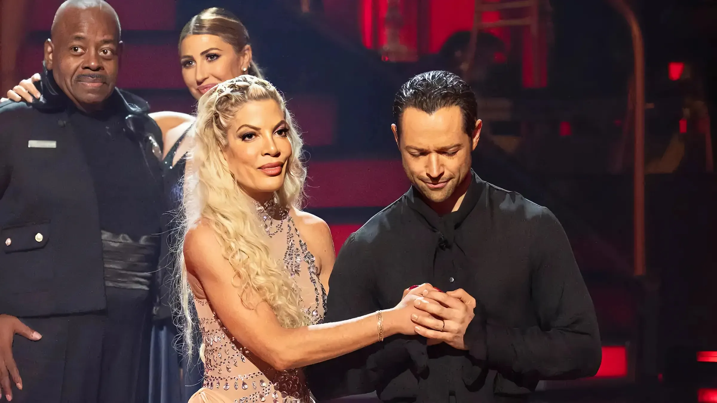 Tori Spelling’s Manager Jokingly Calls for ‘Investigation’ Into ‘DWTS’ Votes trucc