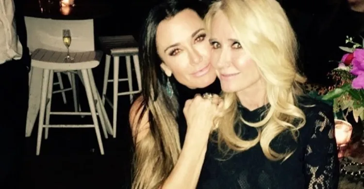 RHOBH: Kim Richards’ Family Reaches “Breaking Point” After Her Recent Relapse as Kyle Richards is “Torn Apart by It,” Plus Kyle Steps Out for the First Time Since Her Sister’s “Psychiatric Hold”