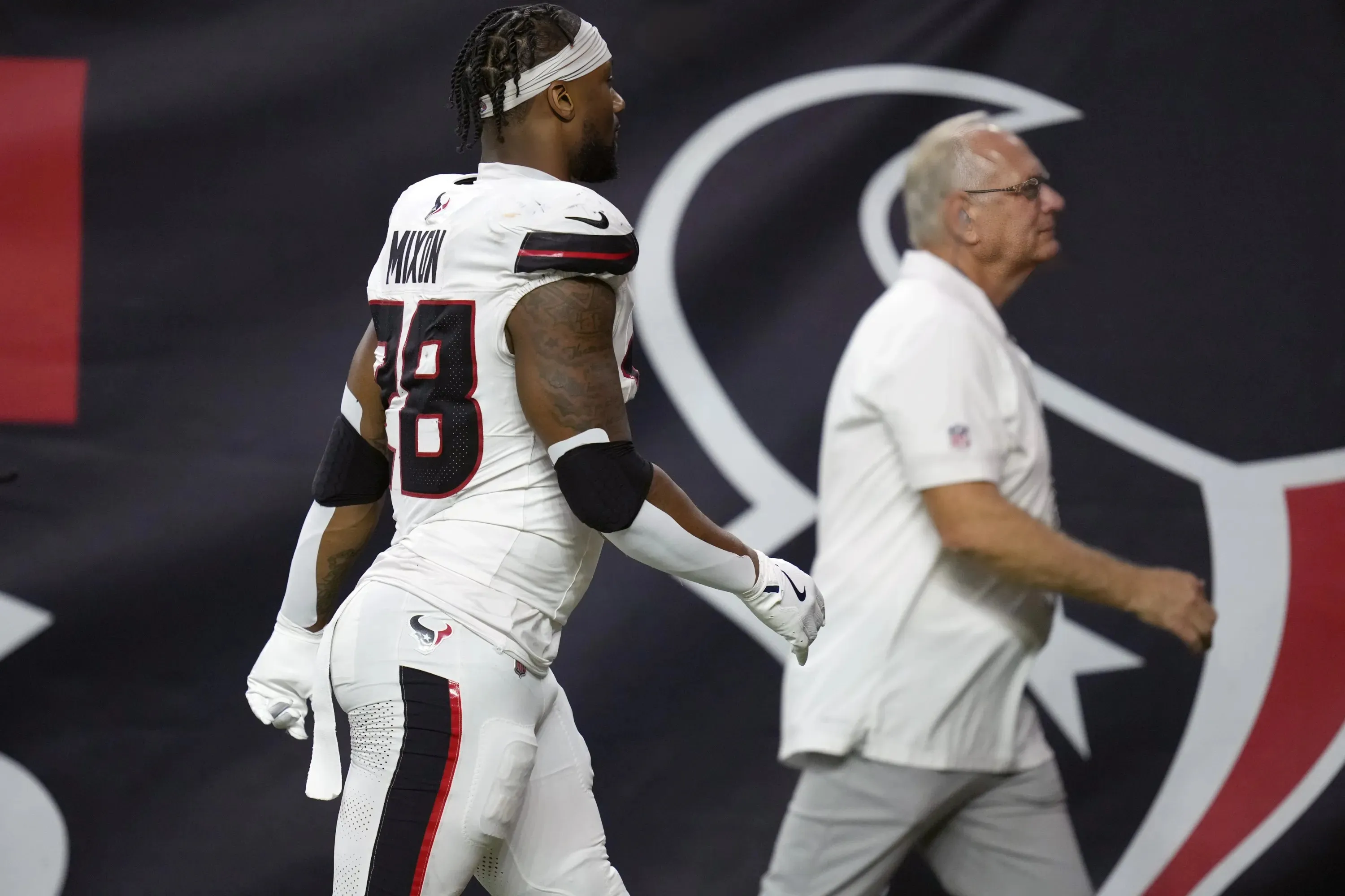 Texans elevate running back with Joe Mixon questionable