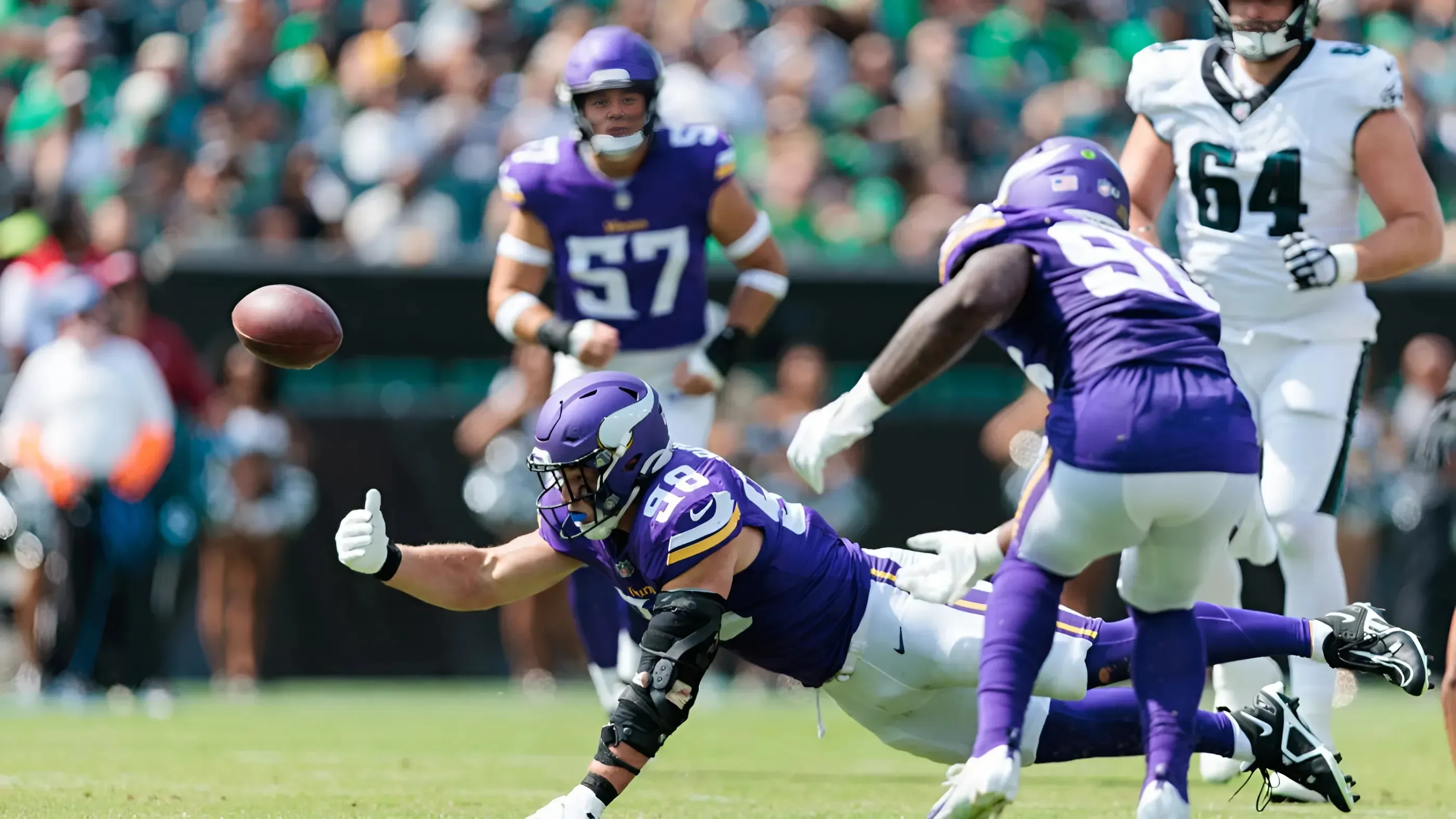 Minnesota Vikings elevate 2 players from practice squad, get answer on Packers starting quarterback