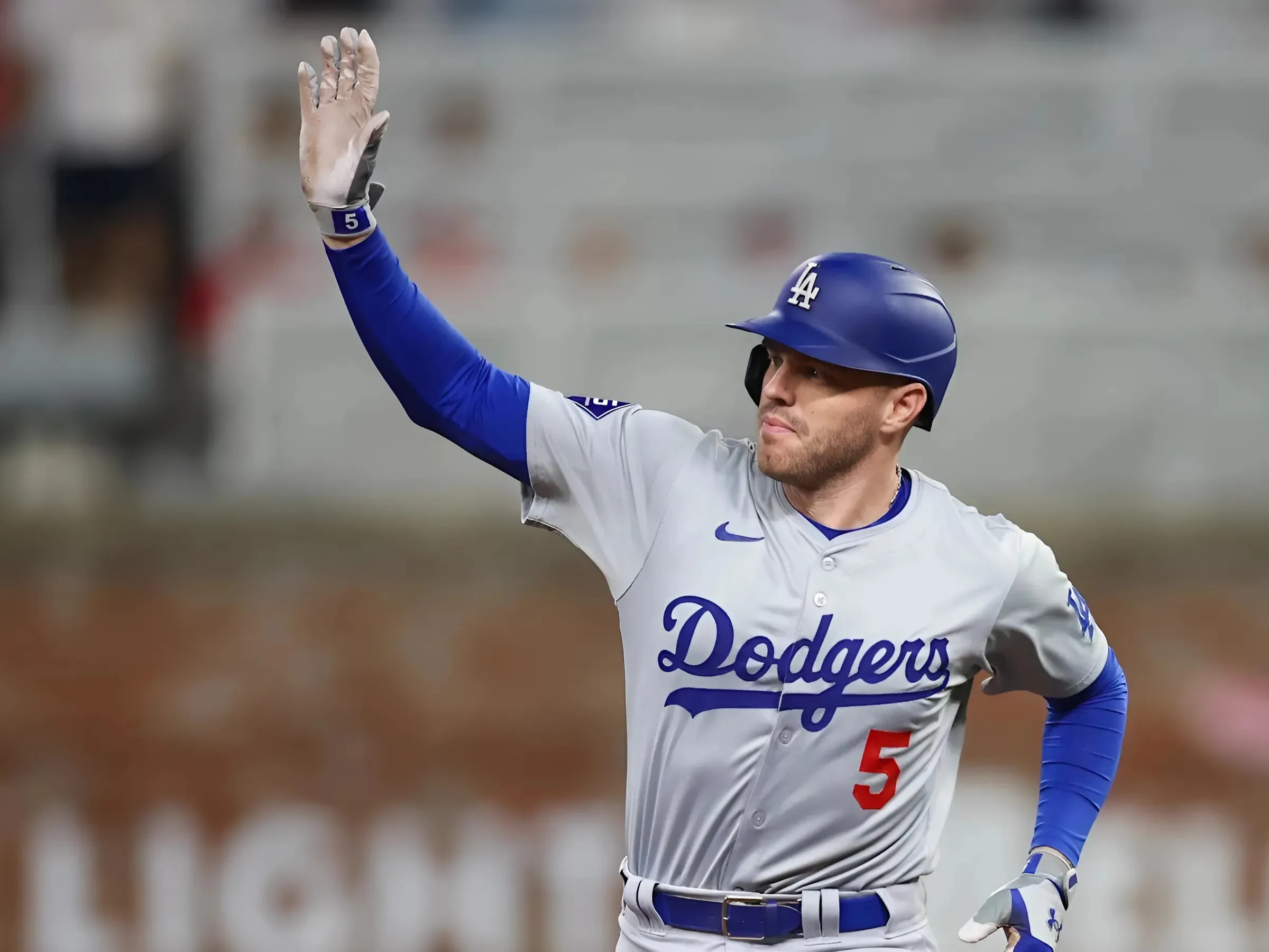 Dodgers' Freddie Freeman Describes Ankle Injury in Peculiar Manner, Status For NLDS