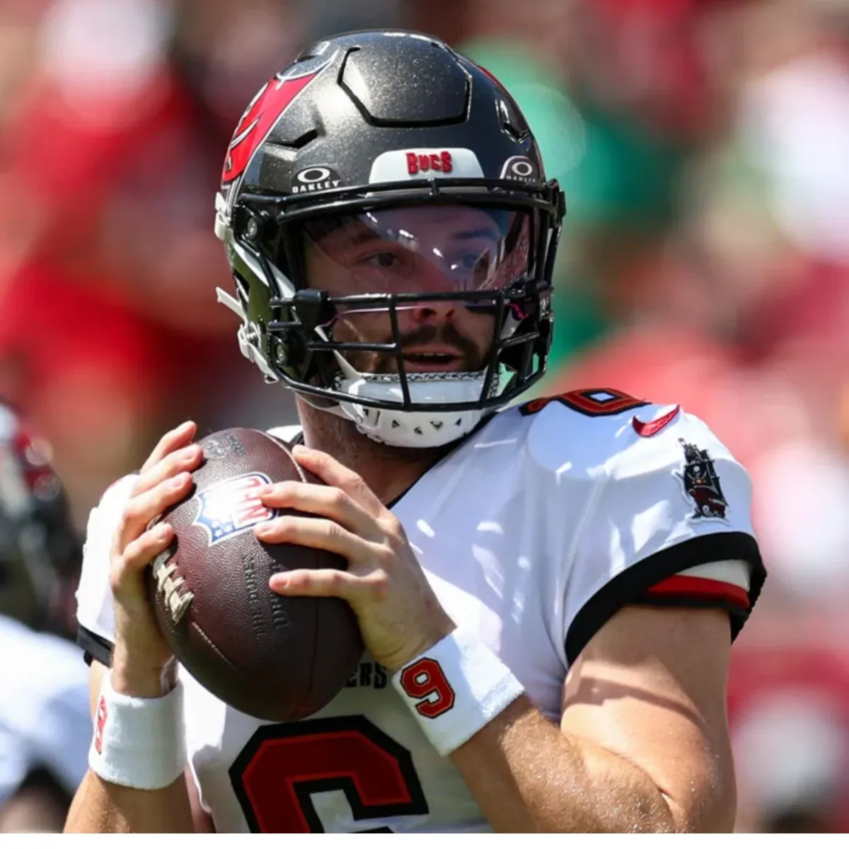 Buccaneers QB Baker Mayfield gets roasted by Tom Brady during broadcast