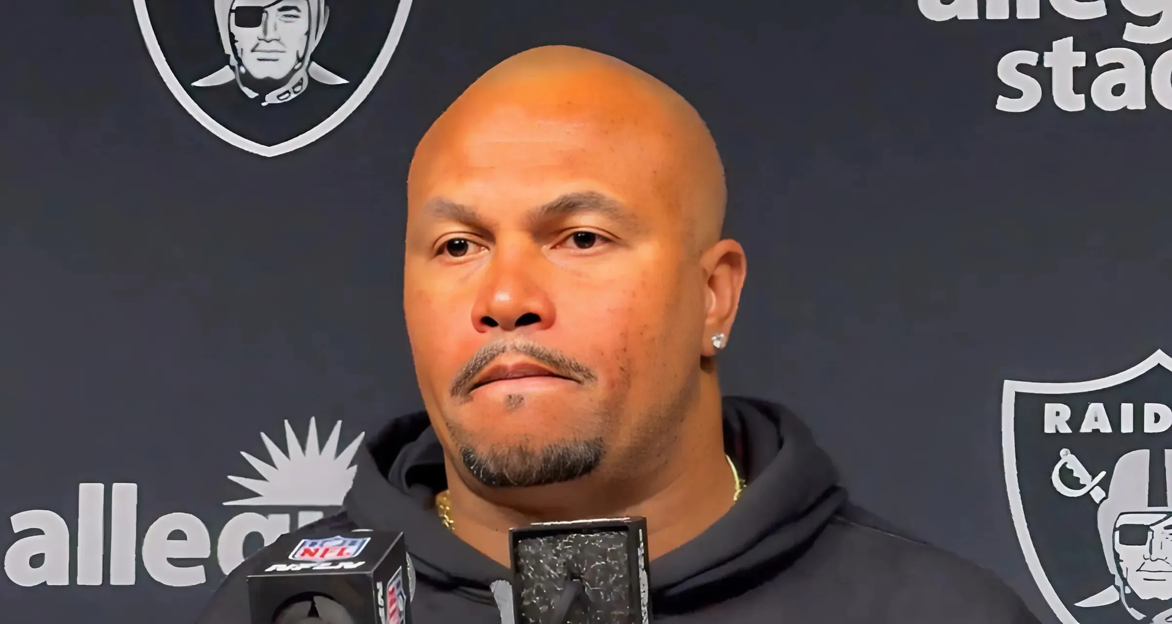 Raiders HC Antonio Pierce Apologized for the “Hoopla” He Started Last Week