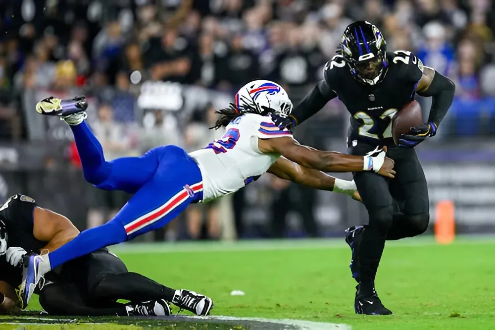 Eagles' Devin White clarifies retweet of Lavonte David forced fumble highlight