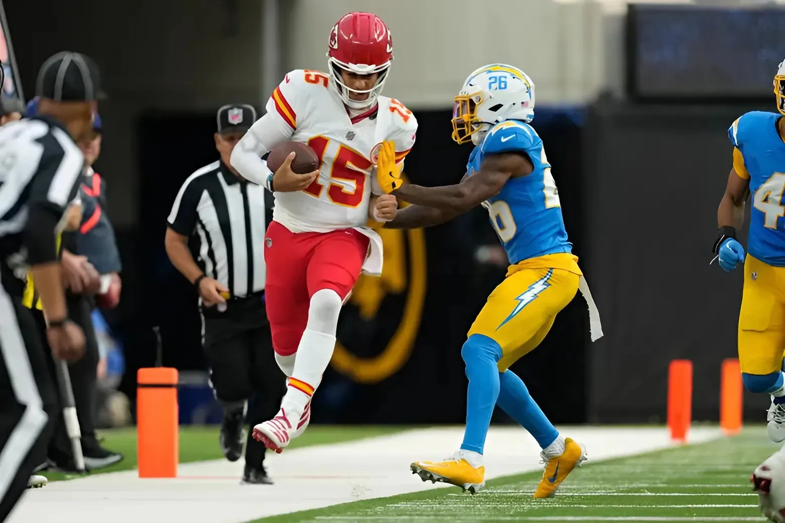 Patrick Mahomes and Travis Kelce help Chiefs rally for 17-10 win over Chargers