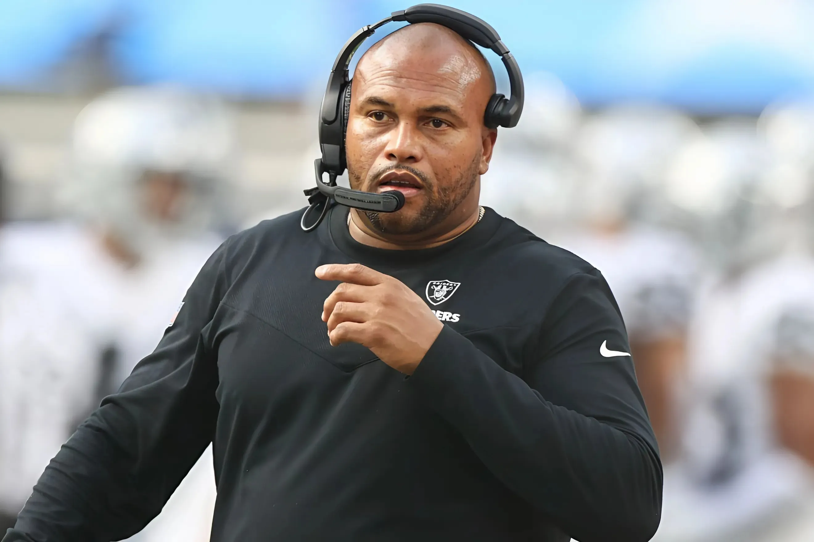 Raiders coach Antonio Pierce apologizes for viral 'business decisions' rant