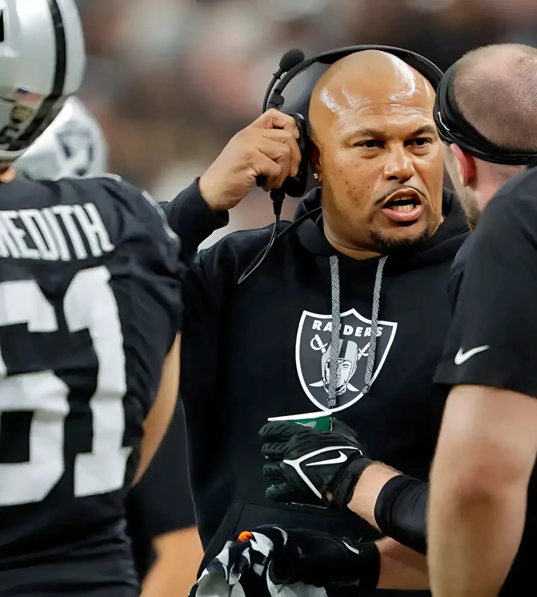 Raiders’ Antonio Pierce Issues Apology to Team Over Comments