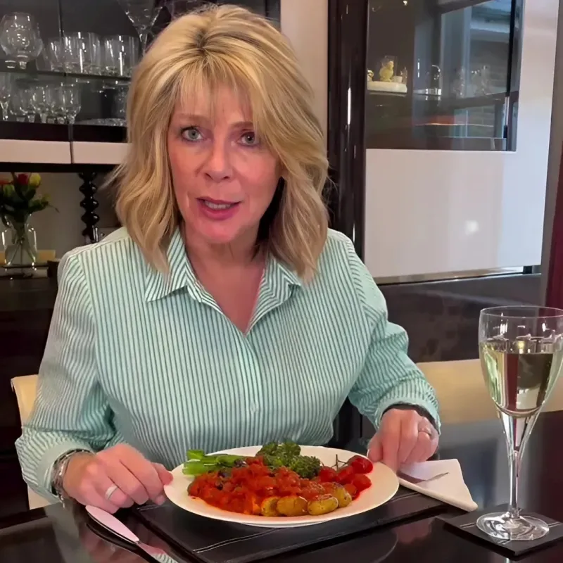 ‘Feel free to unfollow’ says Ruth Langsford as she claps back at troll over ‘sad and lonely dinner’ after Eamonn split ngocc