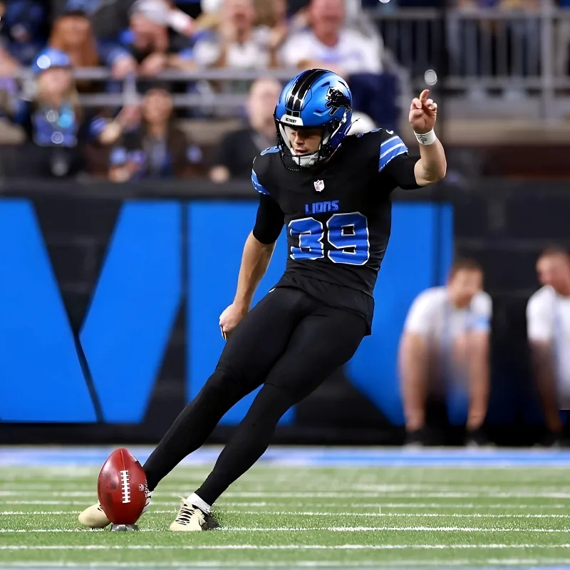 Dan Campbell explains why the Lions didn't accept the penalty at the end of the first half and give Jake Bates a shot at a record long kick