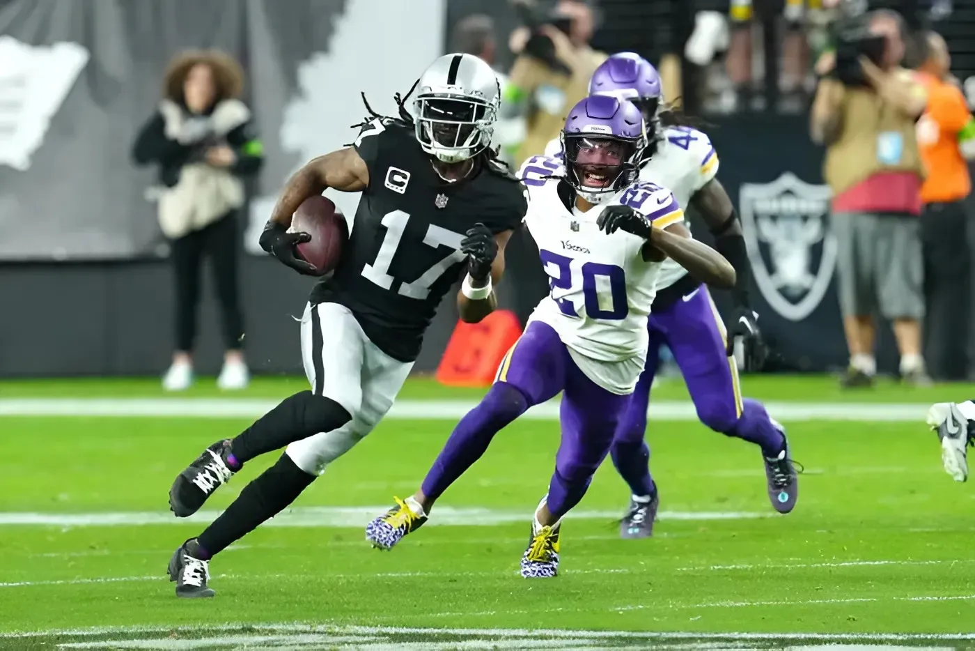 Davante Adams tells Raiders he prefers a trade. Should the Vikings make a blockbuster move?