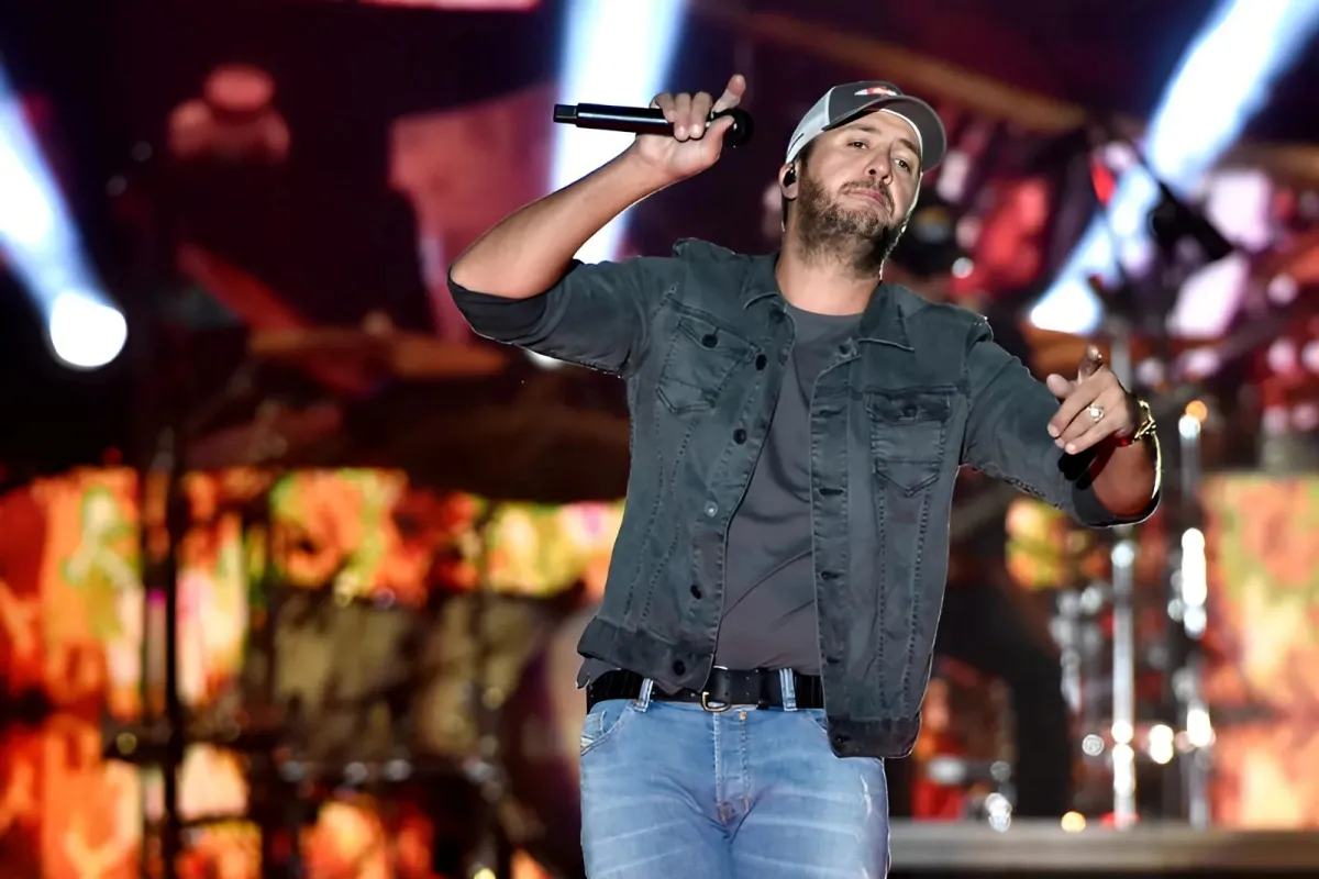 Luke Bryan Weighs In On Beyoncé Getting Snubbed At The CMAs ngocc