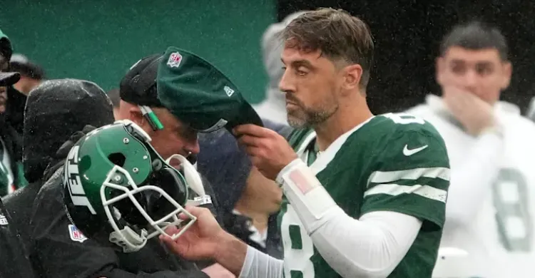 Jets’ Aaron Rodgers Appears on Injury Report With Concerning Ailment