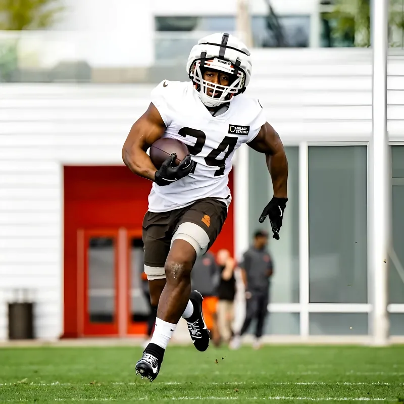 Nick Chubb Returns to Browns After 13 Months Sidelined: Watch